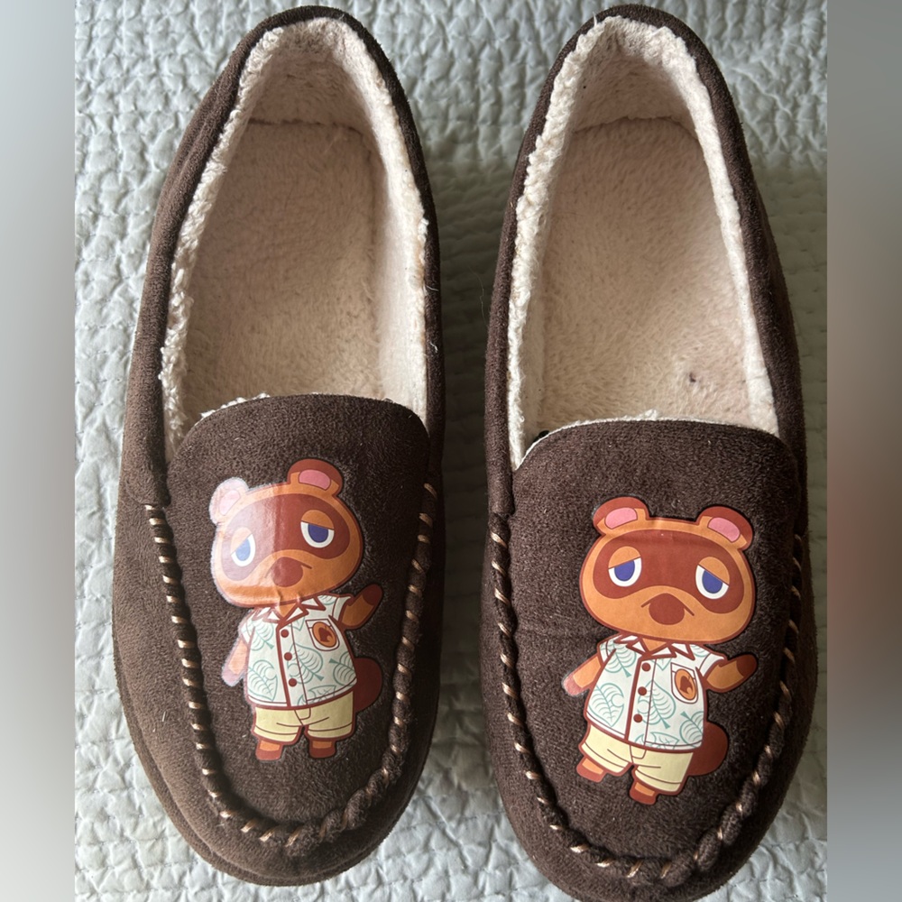 Game Stop Animal Crossing Slippers Size L/XL.
